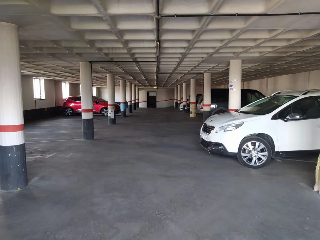 Fourth-floor garage near Durango centre