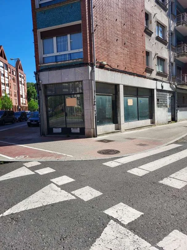 Local comercial con fachada a dos calles