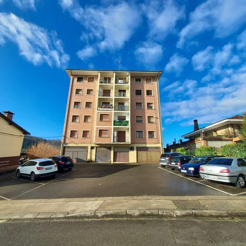 Bright three-bedroom flat in Otxandio