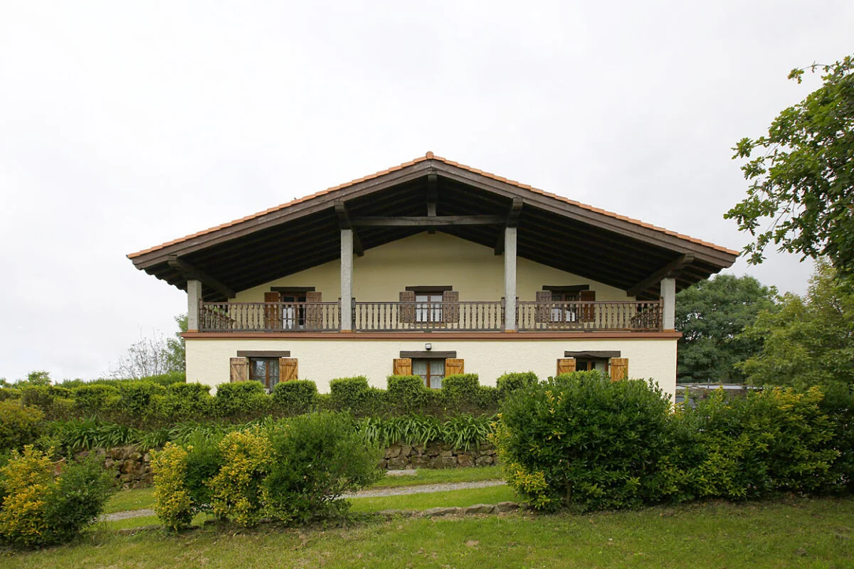 Chalet independiente con parcela de 11.000 m²