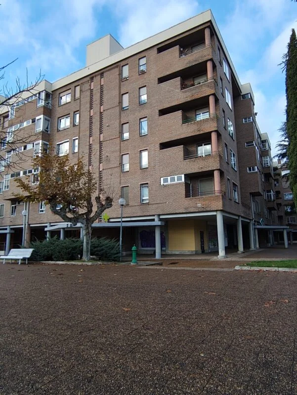Piso en buen estado de cuatro dormitorios en Pamplona