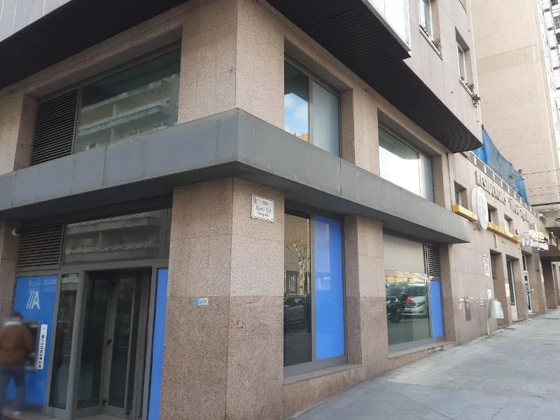 Local comercial esquinero de 240 m² para oficina