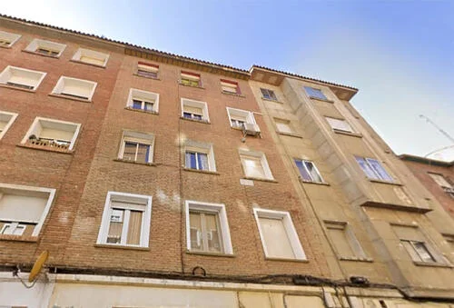Rented Zaragoza flat, 6 rooms