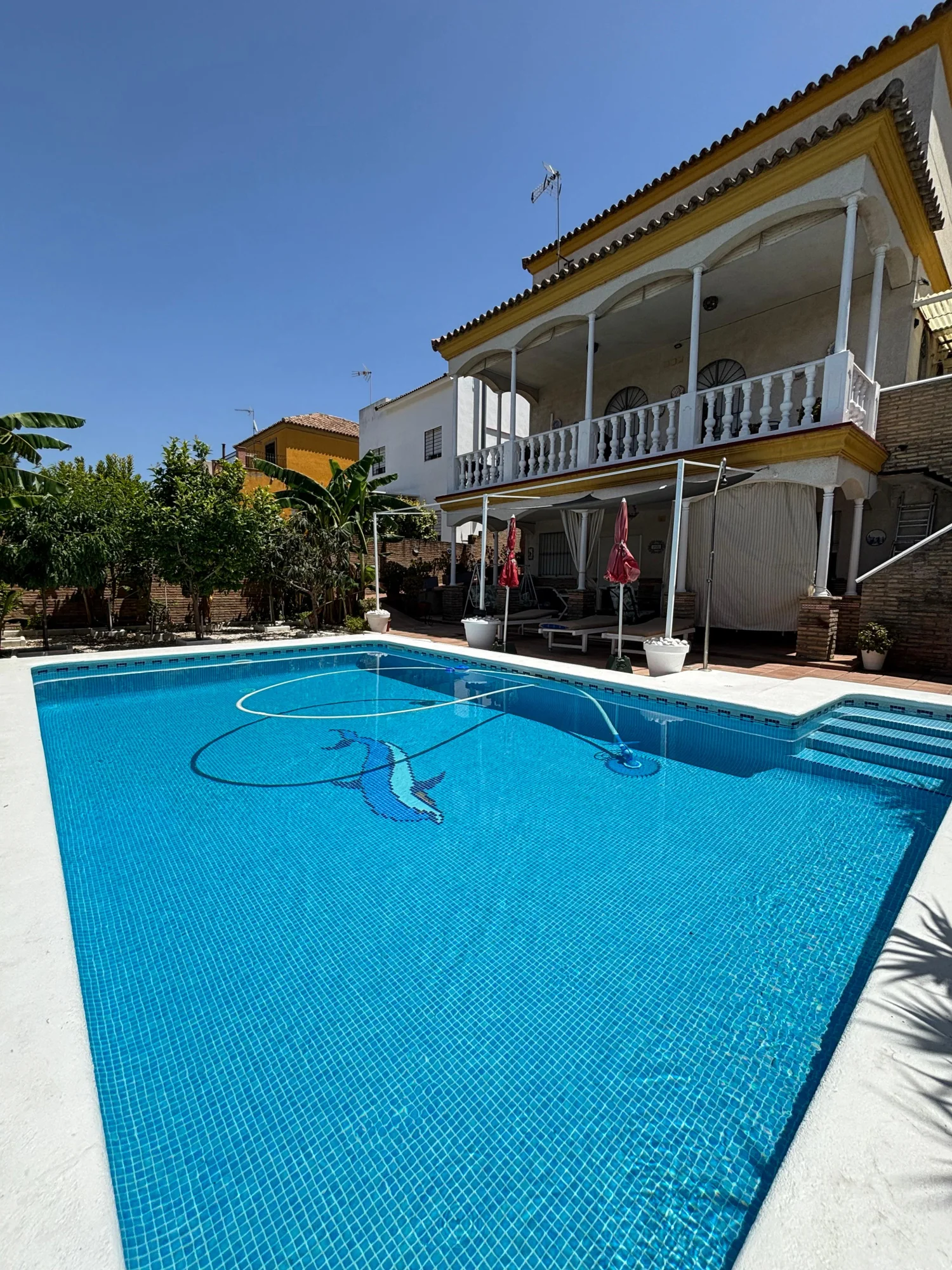 Casa amplia en Gelves con piscina