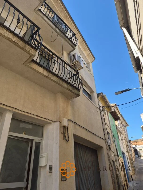 Renovation house in Quinto, 5 bedrooms