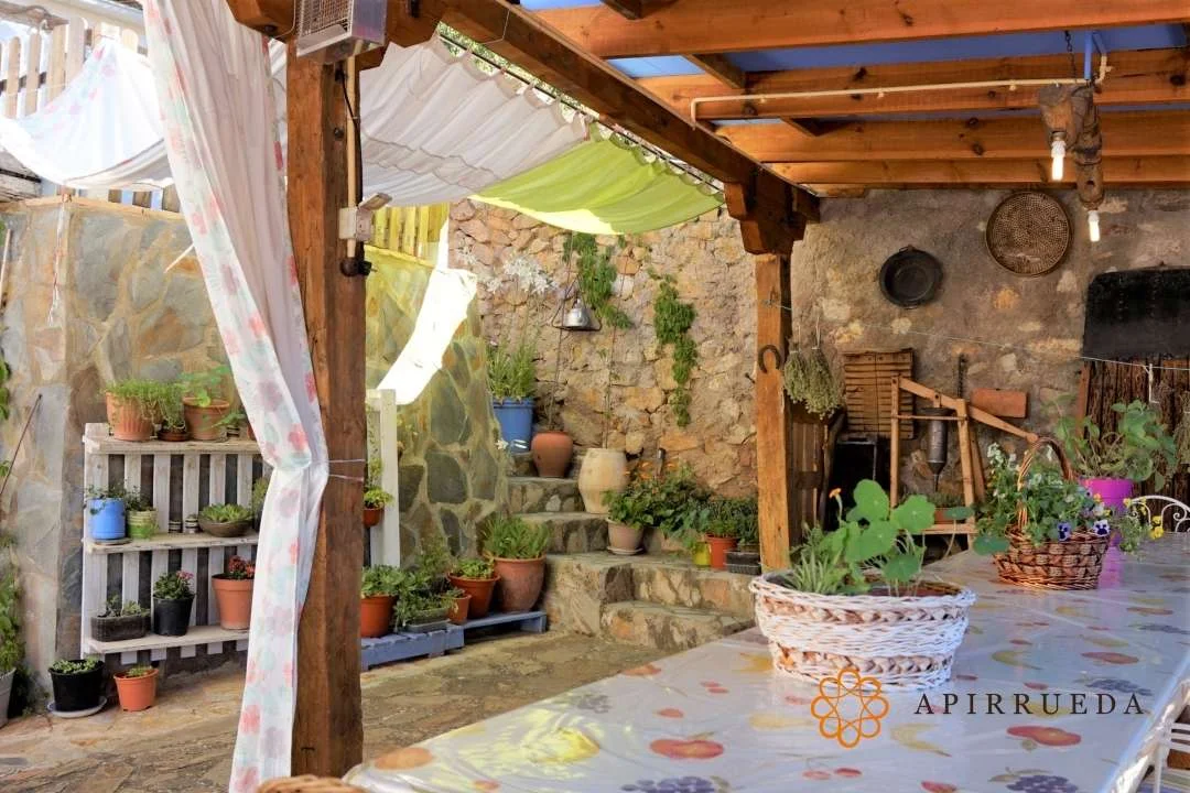 Operating rural house, 6-bedroom Bijuesca