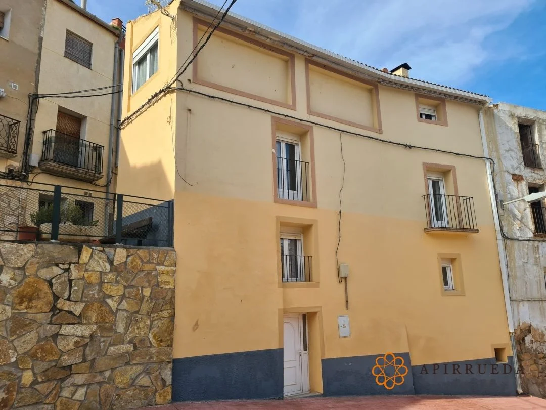 Central renovated house, 344 m²