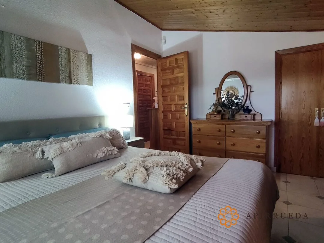 Large chalet with 22,493 m² plot