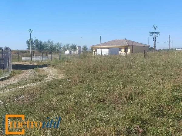 Agricultural warehouse with 13,500 m² land