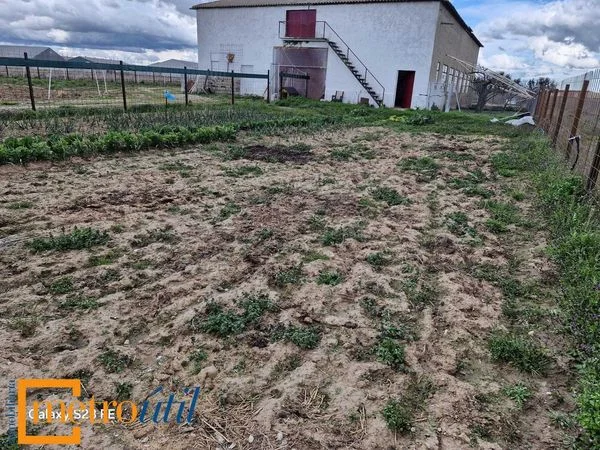 Rural plot with 400 m² shed