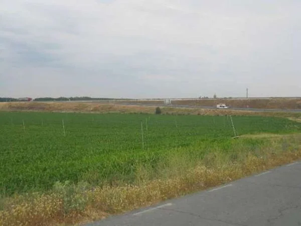 Large roadside land with fuel project