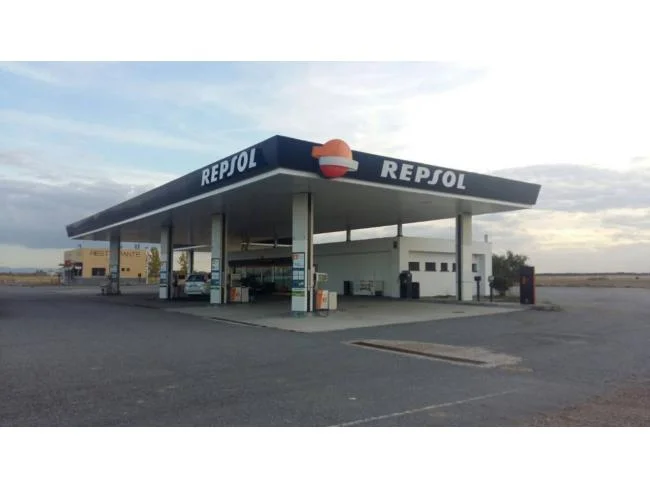 Gasolinera con restaurante de 20.000 m²