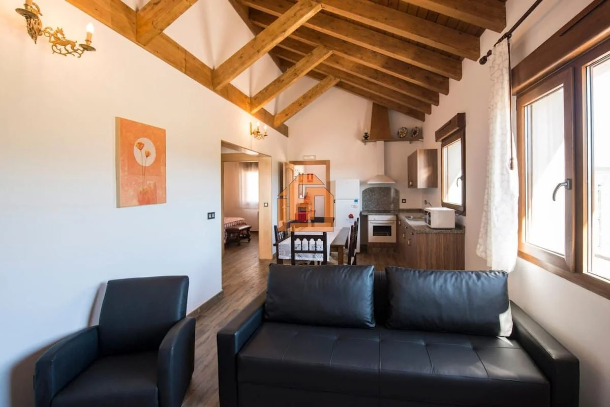 Large nine-bedroom house in León