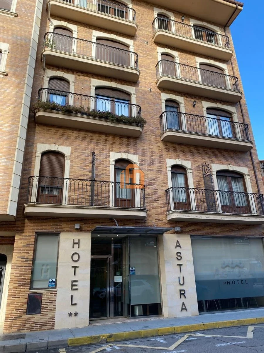Large modern flat, 616 m²