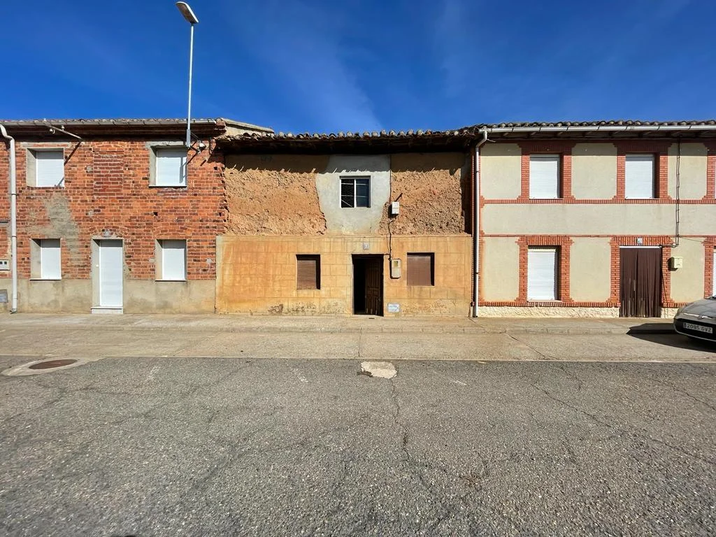 Casa para rehabilitar junto al Esla, 2 dormitorios