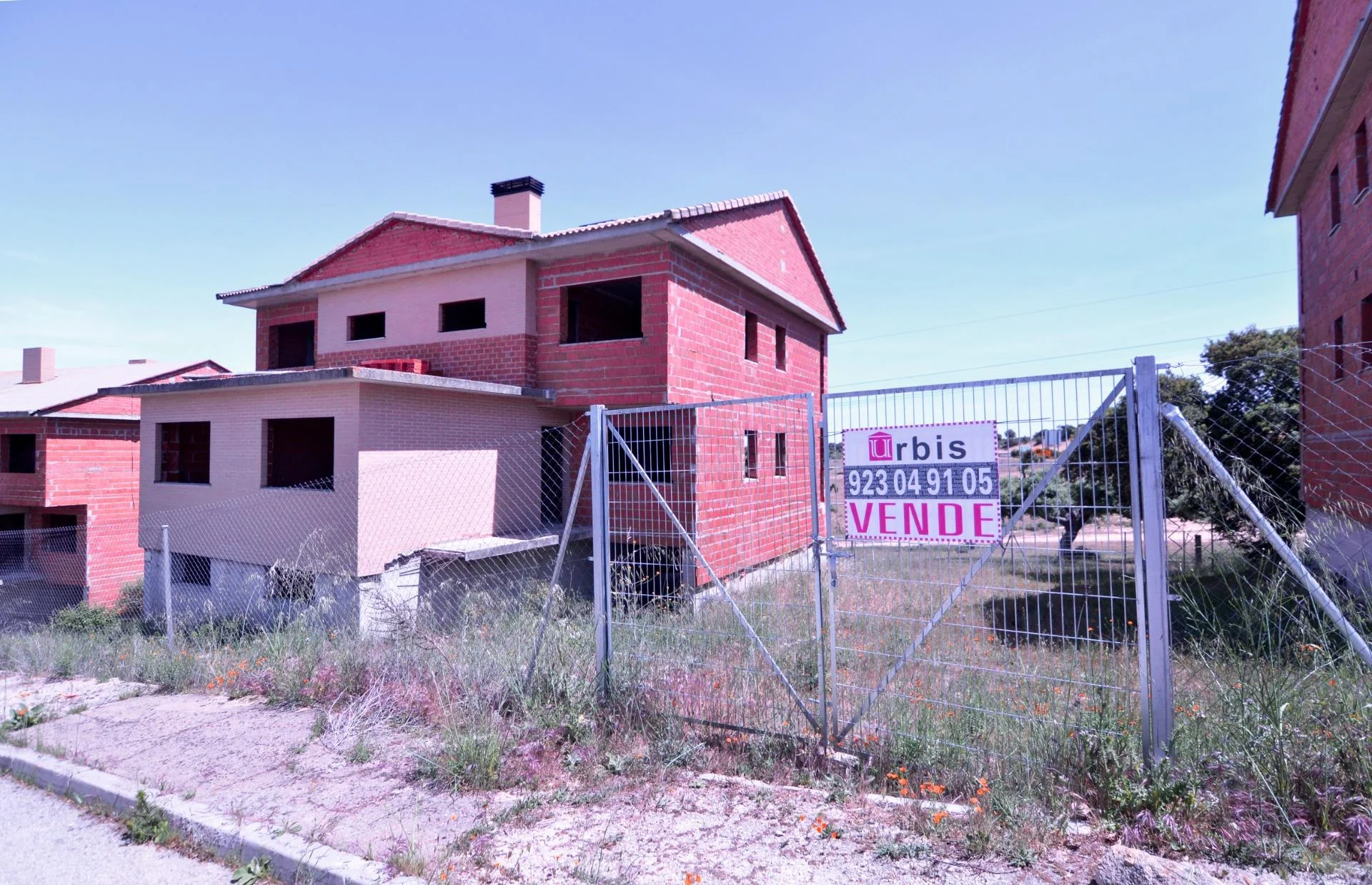 Multiple chalets under construction, Buenavista