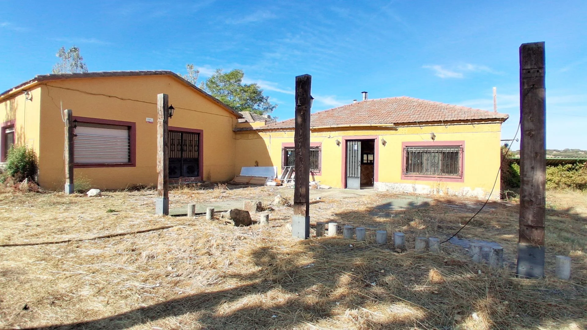 Almacén rural con antiguo uso de restaurante