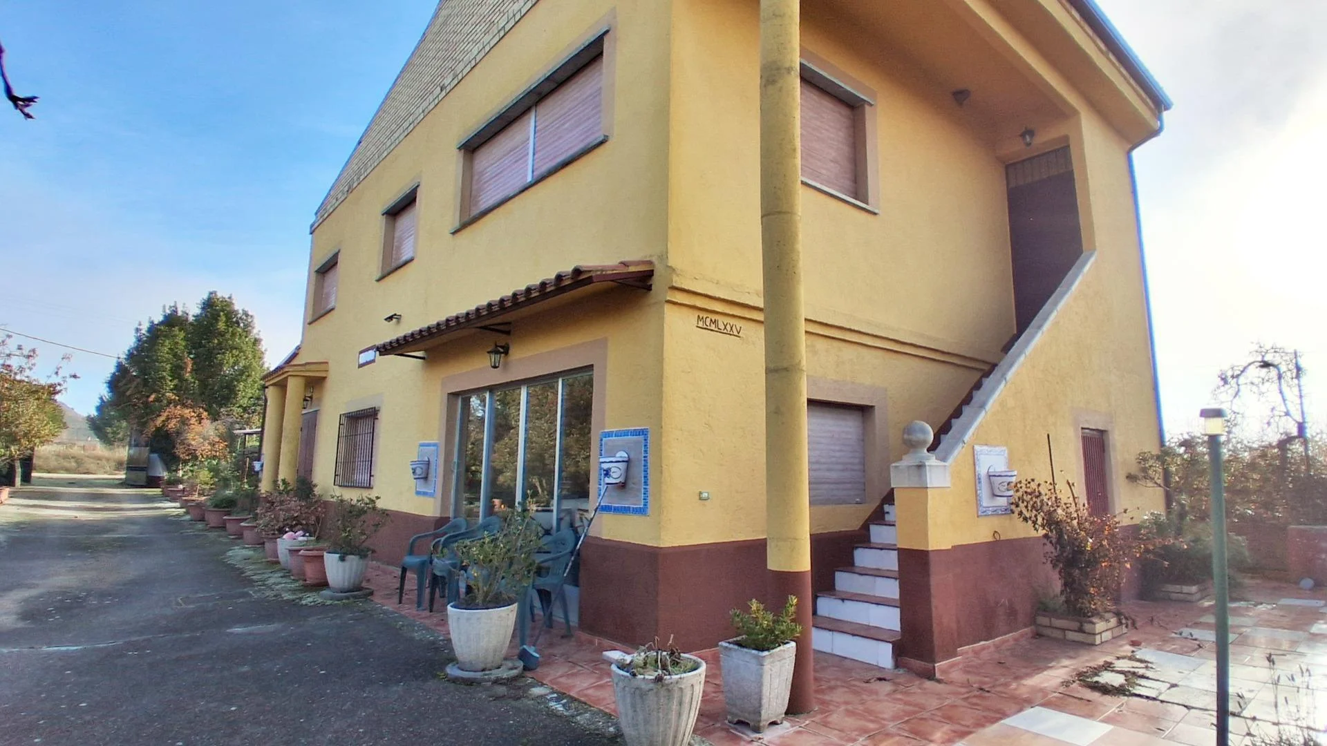 Rural house with 8,075 m² plot