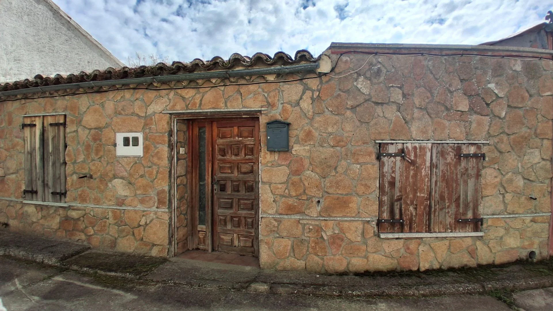 Reform-ready rural house, 3 bedrooms