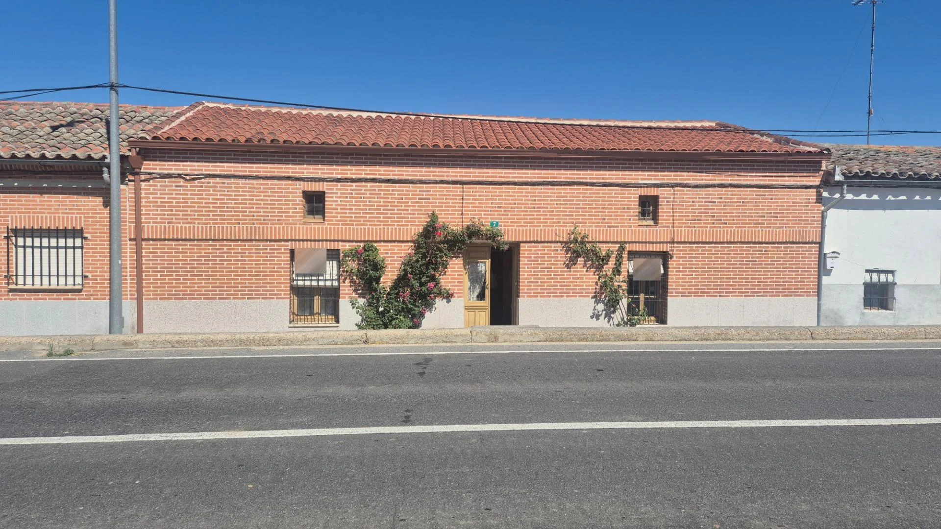 Two-house renovation project in Rasueros