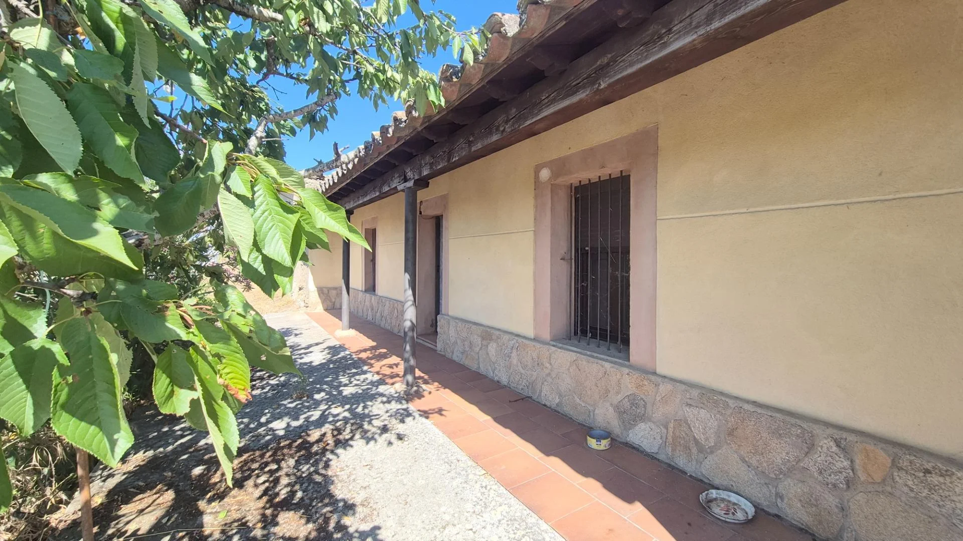 Renovation house with 230 m² plot
