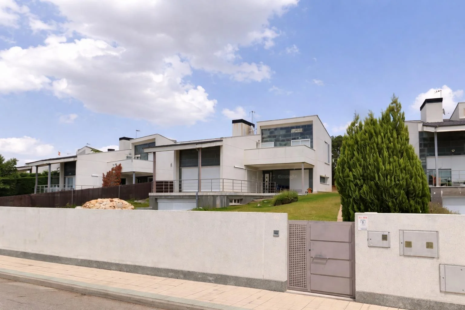 Occupied chalet with 688 m² plot