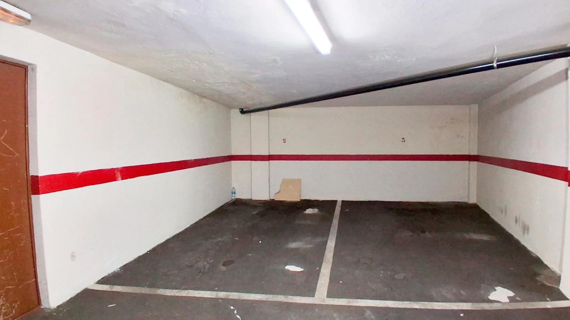Two central Salamanca garage spaces