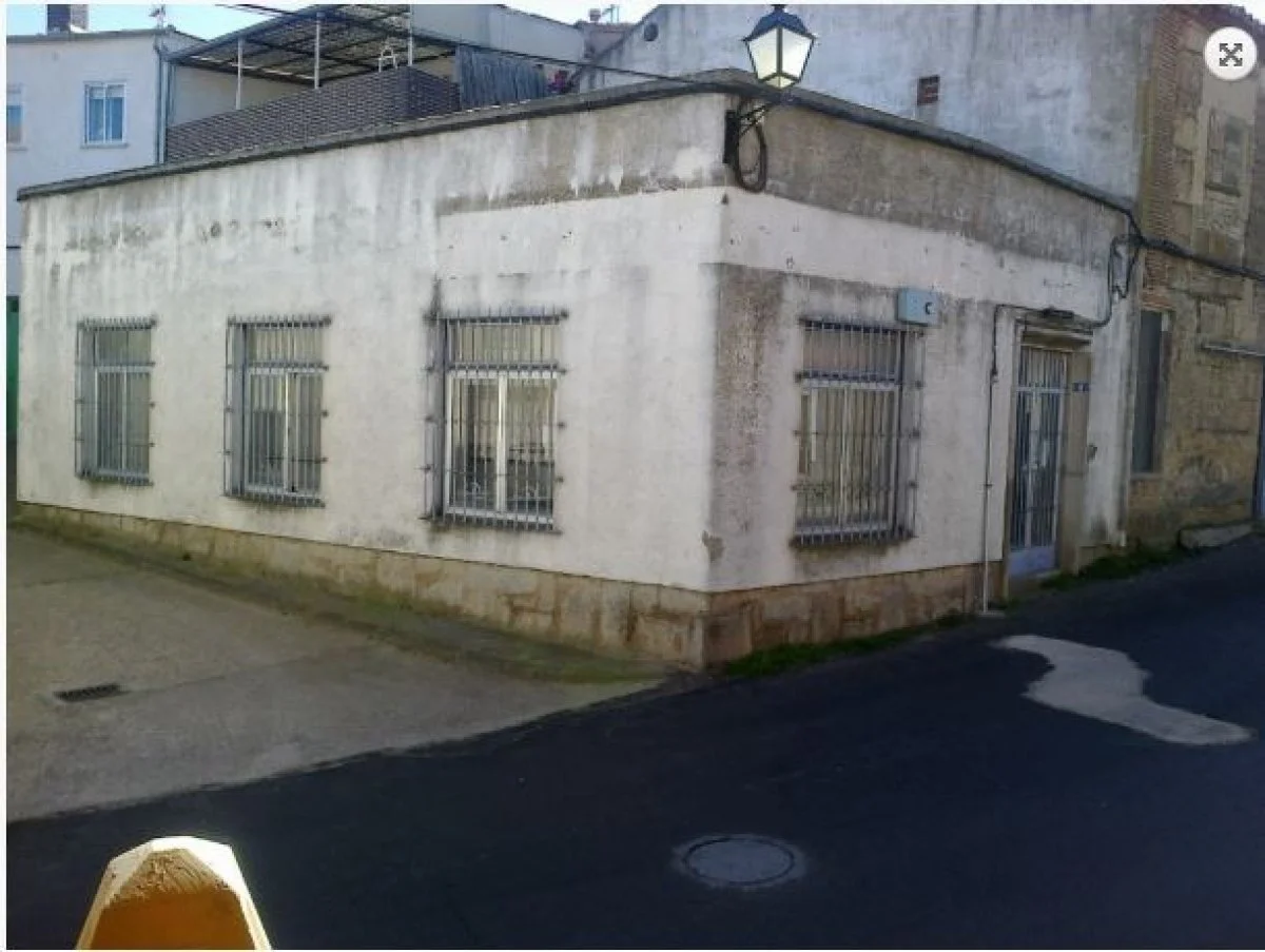 86 m² commercial premises in Cantalpino
