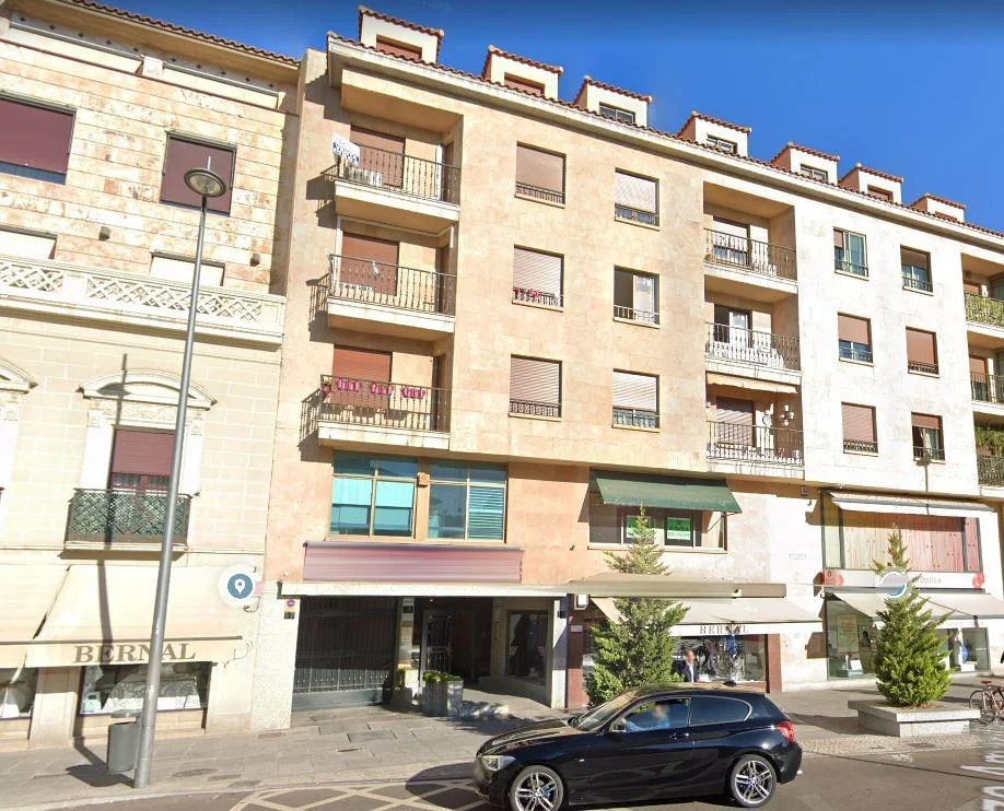 Centre commercial unit, 117 sqm
