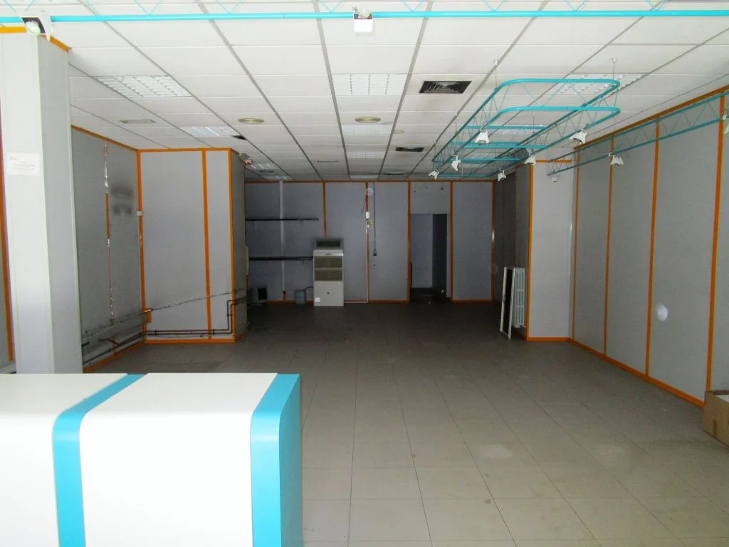 Central commercial unit, 102 m², reform