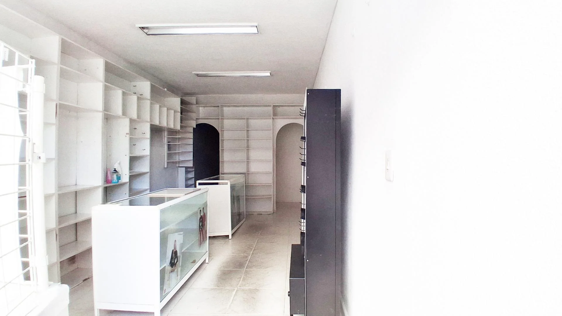 Versatile commercial unit with conversion potential