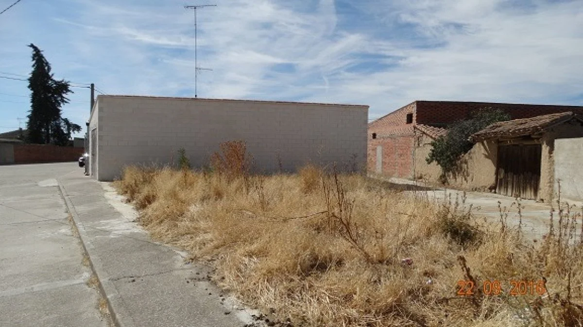 Solar de 165 m² cerca del pueblo