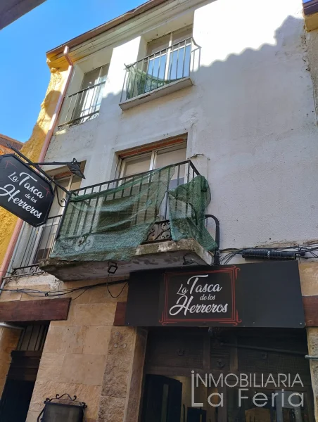 Central hospitality property with open floors