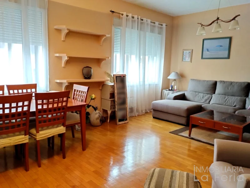 Piso céntrico en Zamora, cuatro habitaciones
