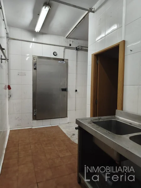 Street-front commercial unit in Pinilla