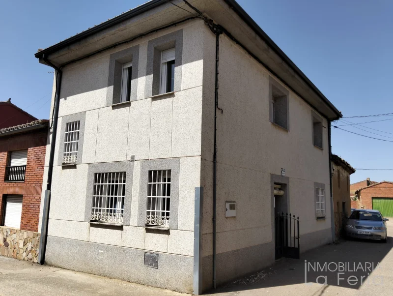 Casa de pueblo de dos plantas, 106 m²