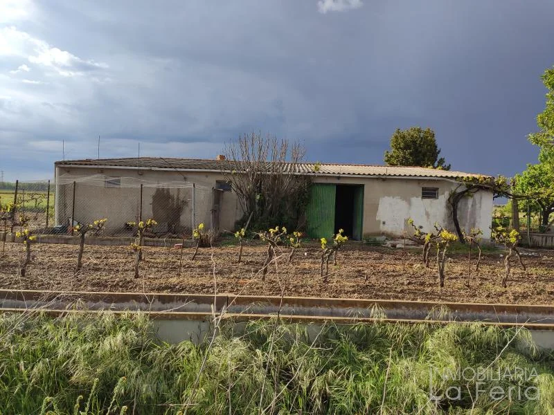 Finca rústica con edificación de 200 m²
