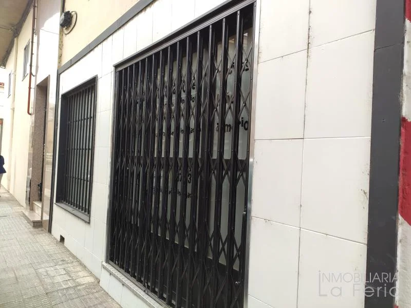 Two-floor commercial unit in Zamora