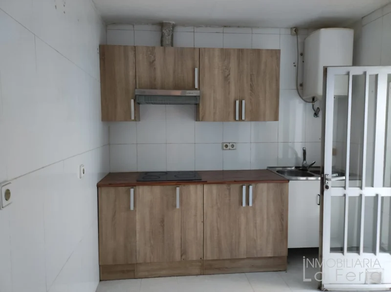 Casa en planta baja con proyecto trasero