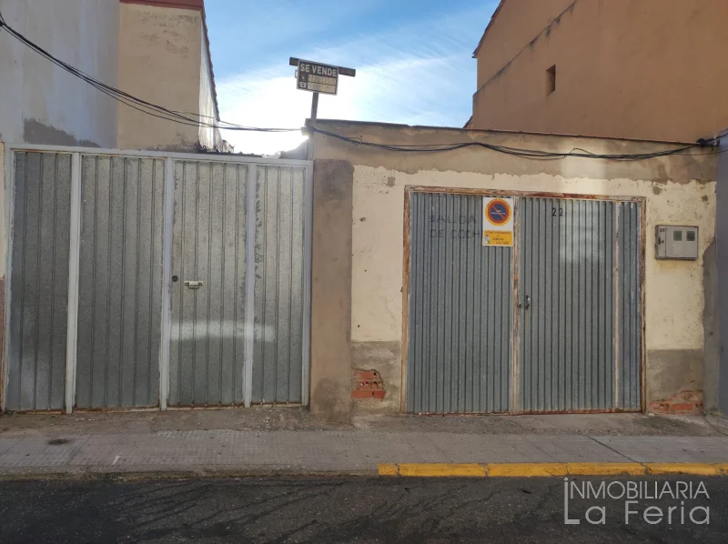 Garaje con patio en San Lázaro