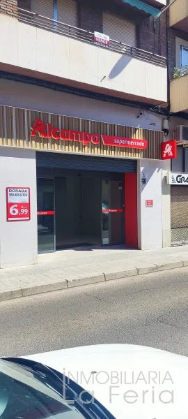 Tenanted commercial unit in Los Bloques
