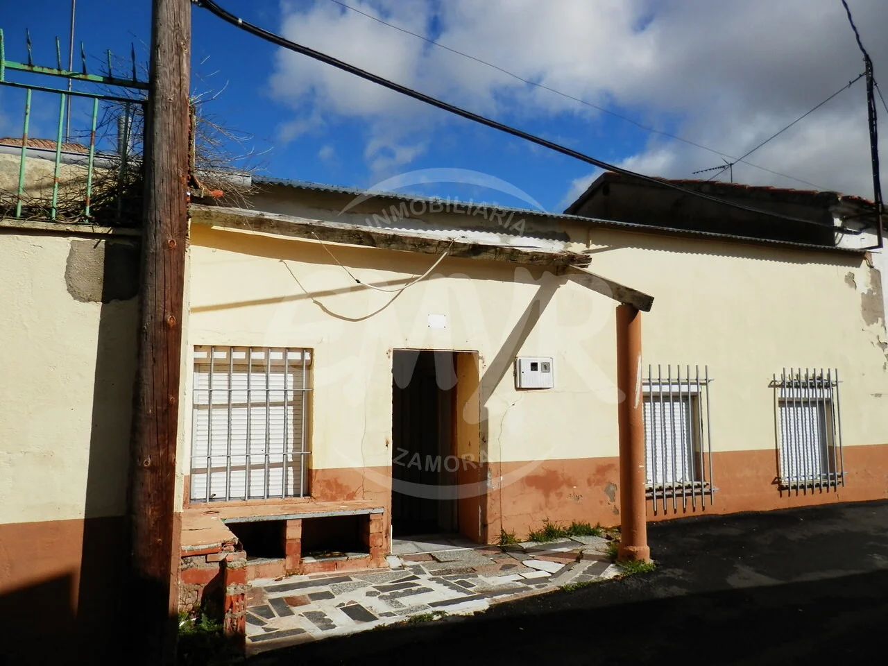 Casa de dos plantas para reformar