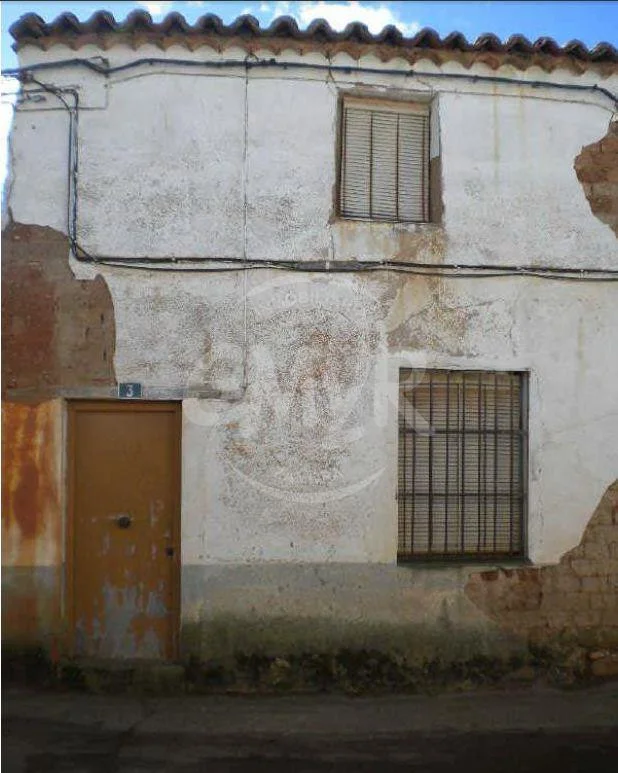 Casa adosada en Manganeses para reformar