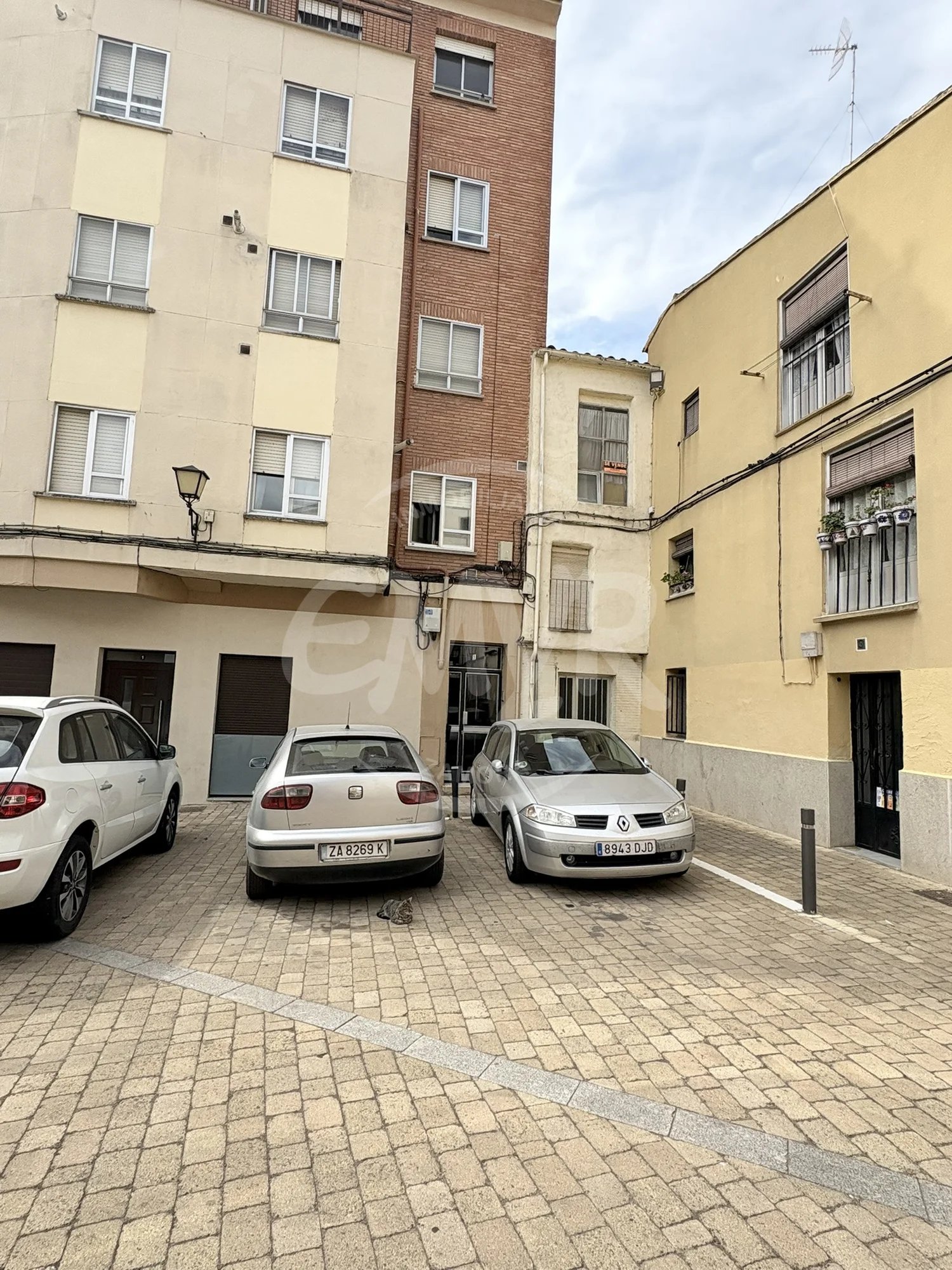 Three-storey renovation house in Casco Antiguo