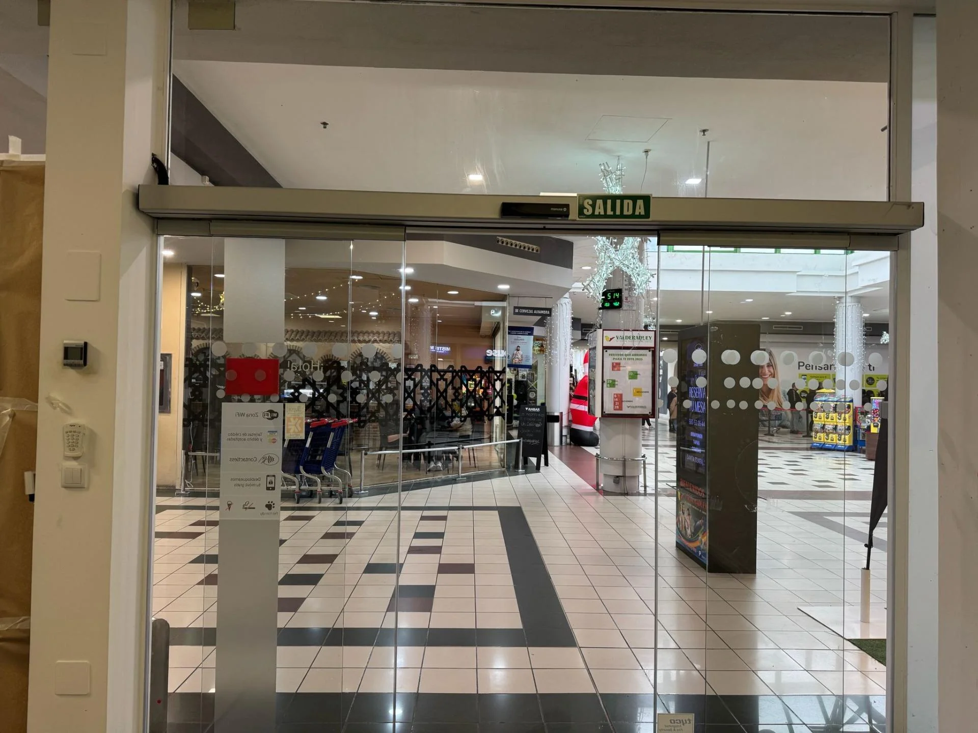 Adjoining commercial units, 127 m²