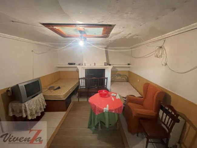 Casa para rehabilitar con parcela de 735 m²