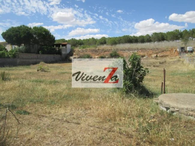 Rural plot near Zamora with well
