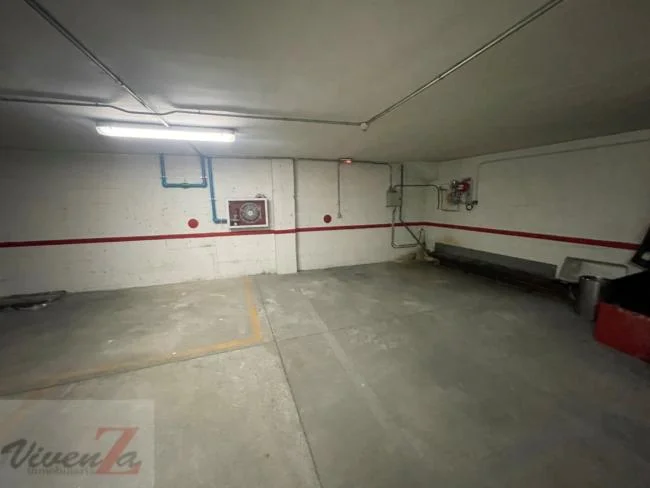 Semi-basement commercial unit, 135 m²