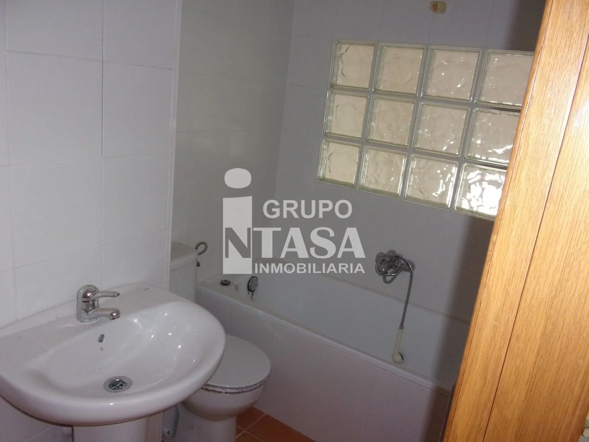 Good-condition penthouse with two garages