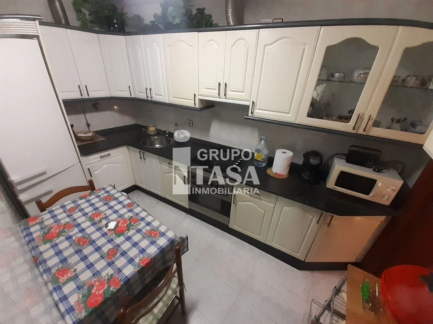 Casa de cuatro dormitorios con garaje en Almeida